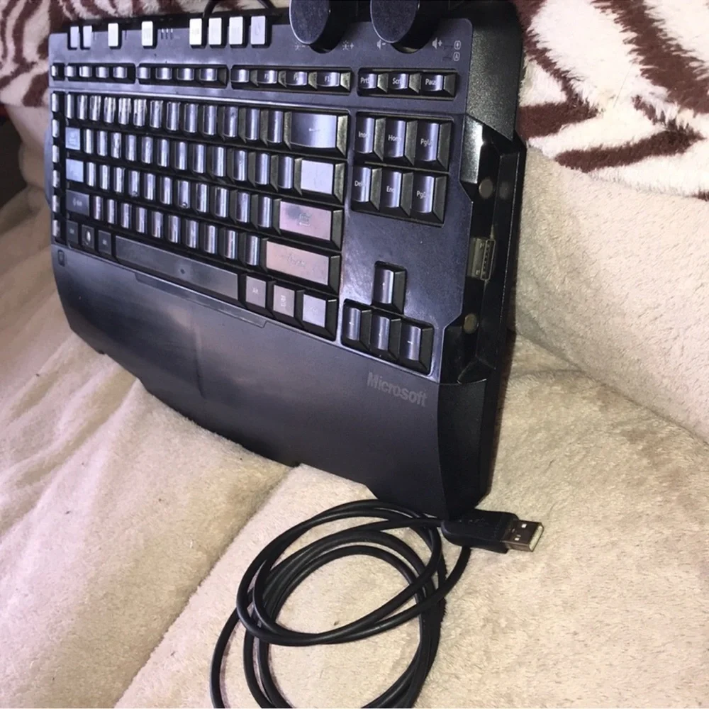 Microsoft X6 Sidewinder Black Wired Keyboard 2008 w/o keypad